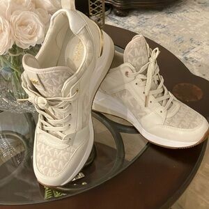 Michael Kors.  Ladies 8